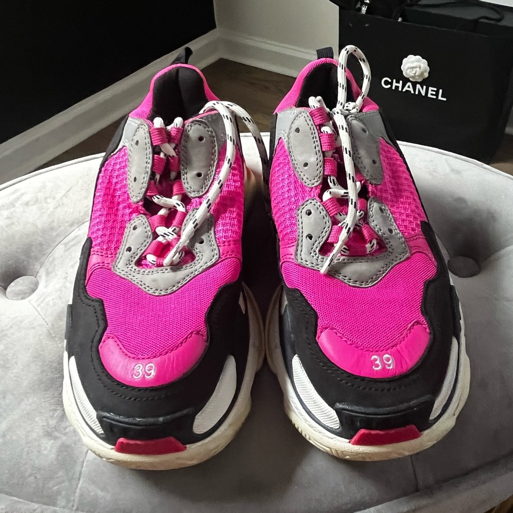 Women’s Balencigas sneakers